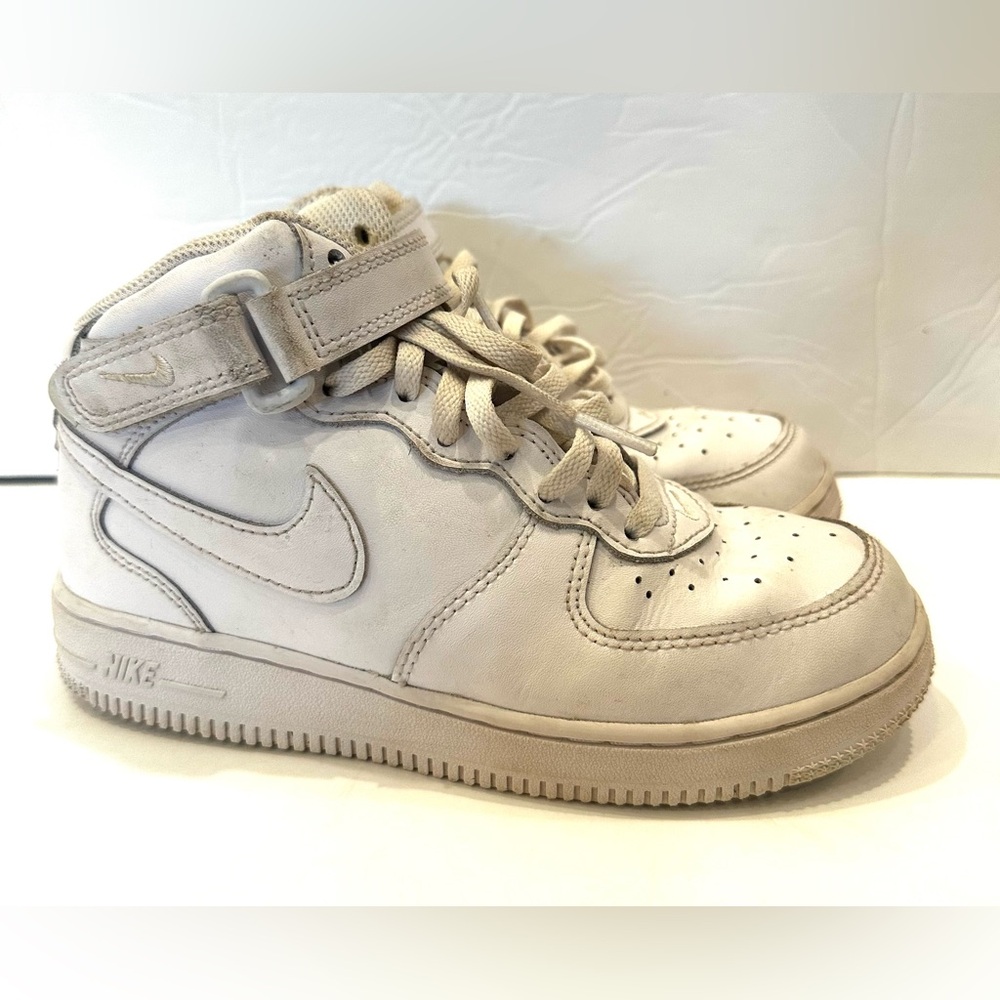 Nike Kids Court Borough Mid 2 White Size 2.5Y